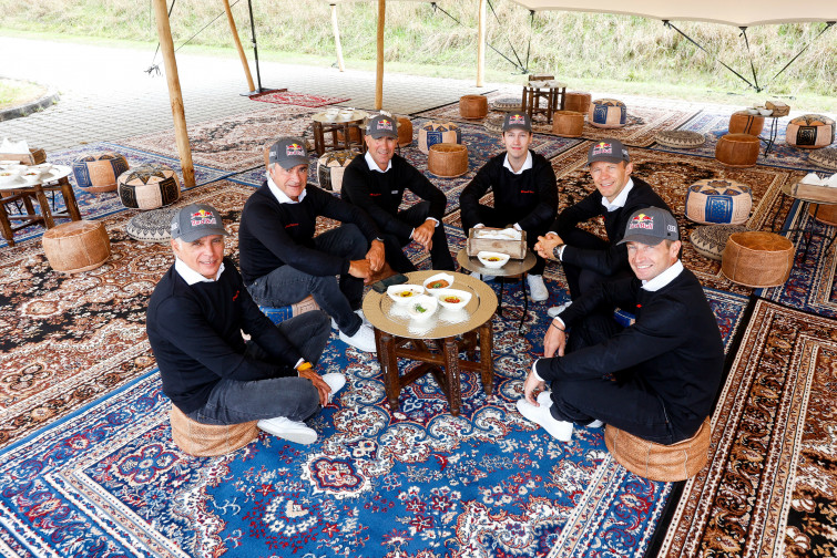 Los pilotos de Audi listos para el Dakar 2023