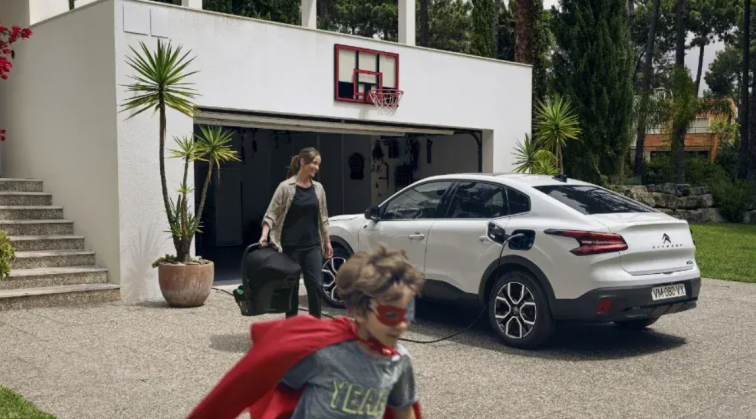 Citroën lanza a la venta en España sus nuevos modelos C4 X y ë-C4 X Electric
