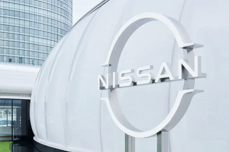 Nissan deja de operar en Rusia vendiendo su entidad