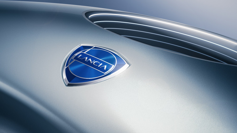 Lancia lanza su nuevo estilo de diseño con la presentación del nuevo logotipo