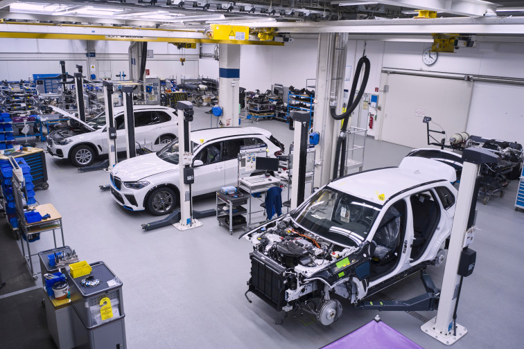 Comienza la producción del BMW iX5 Hydrogen que se lanzará en marzo
