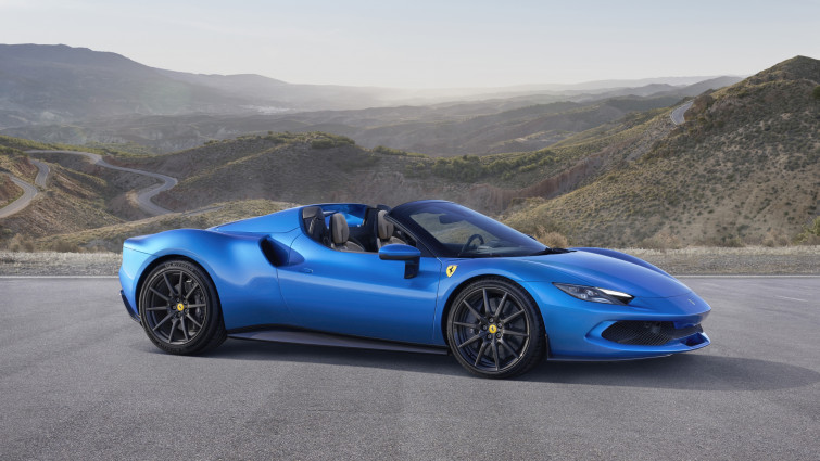 ​296 GTS, el primer spider de Ferrari con propulsión híbrida enchufable
