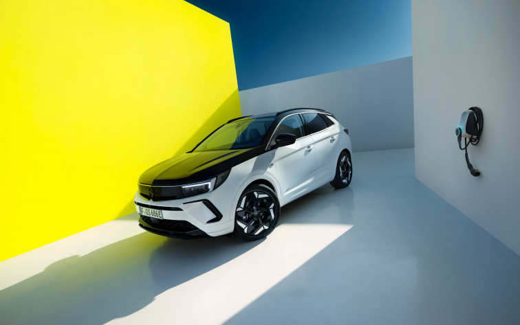 Opel abre el plazo de pedidos del Astra GSe y Grandland GSe en España