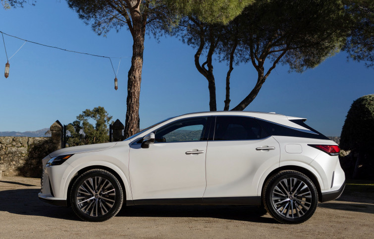 Lexus lanza la quinta generación del RX con tres motorizaciones híbridas