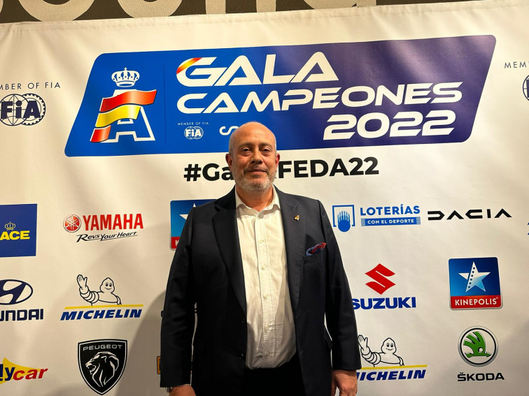Juan López Frade distinguido con la insignia de Oro de la Federación