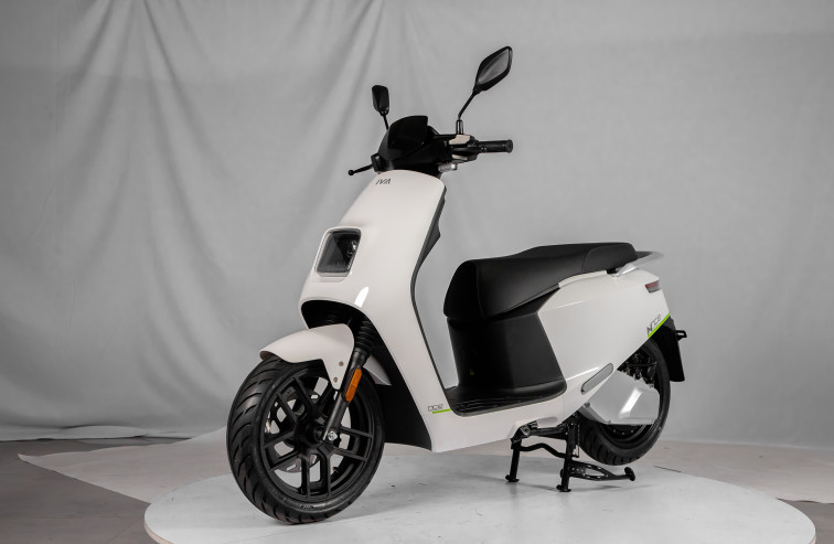 ​Invicta Electric amplía su oferta de eléctricos con los scooters Lvneng