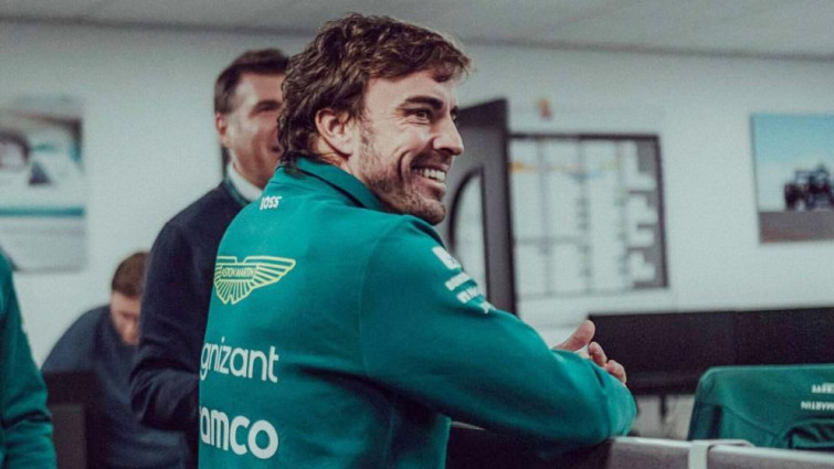F1. ​Fernando Alonso ya sonríe con Aston Martin
