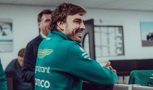 F1. ​Fernando Alonso ya sonríe con Aston Martin