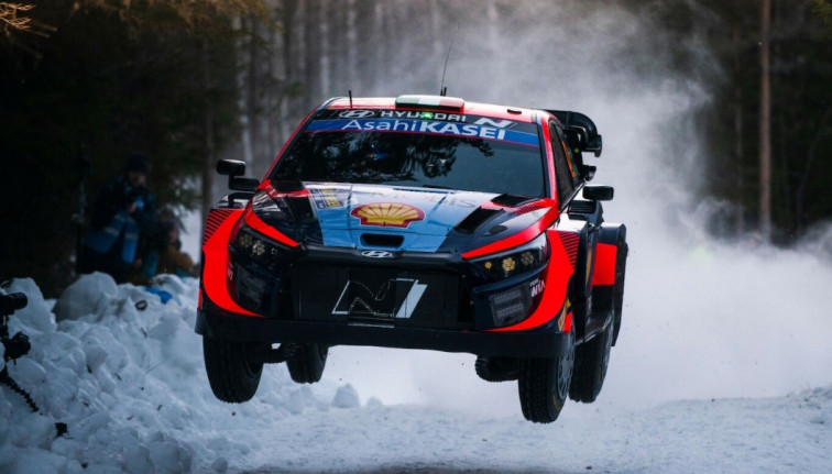 Craig Breen sorprende a todos liderando con su Hyundai el Rally de Suecia