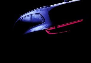 Renault muestra la silueta del Espace entre luces y sombras