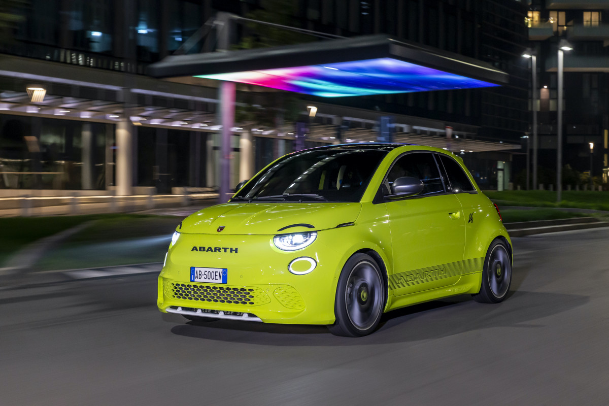 El Abarth 500e el primer vehu00edculo elu00e9ctrico de la marca del escorpiu00f3n (8)