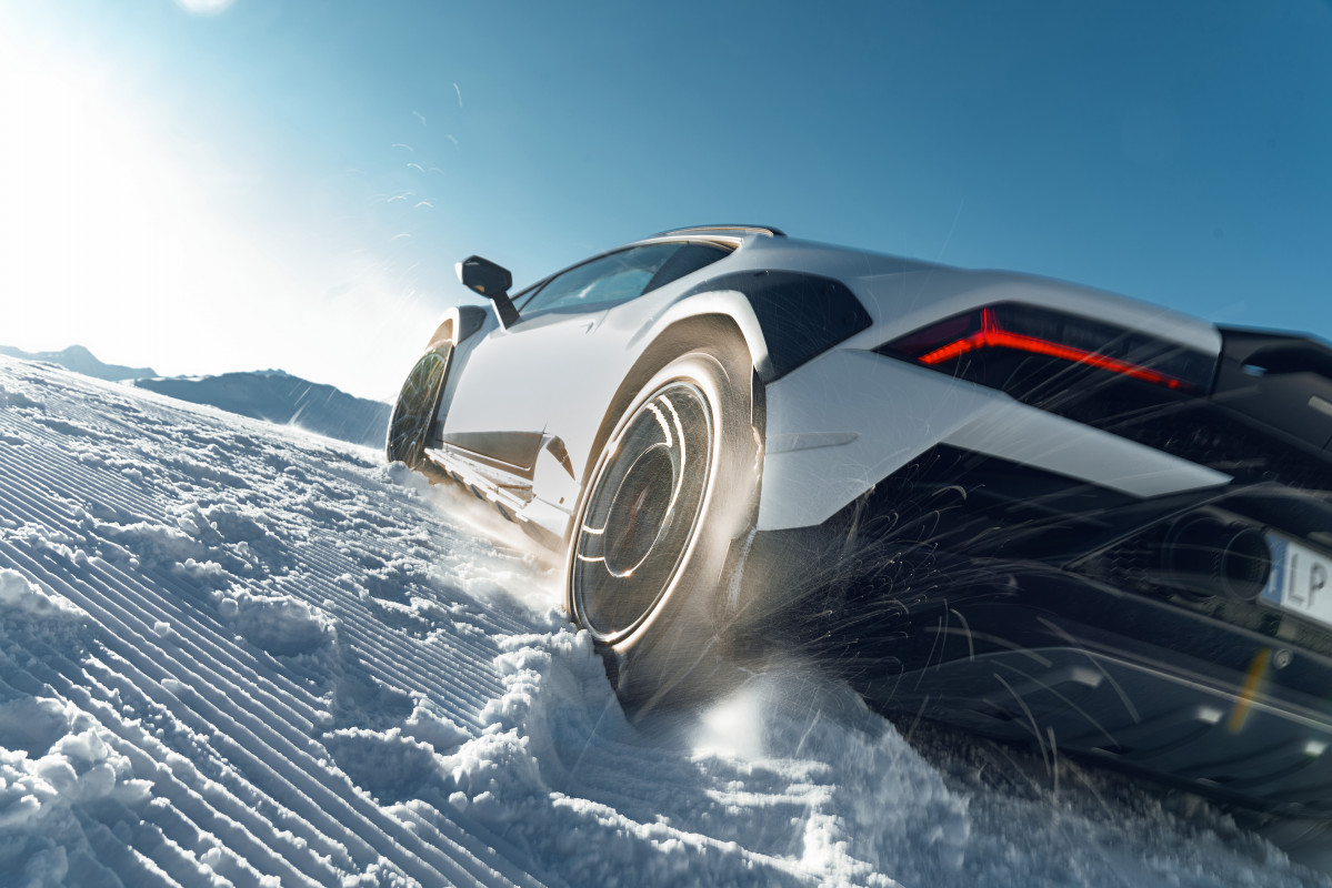 El Lamborghini Huracán Sterrato llega a la nieve (13)