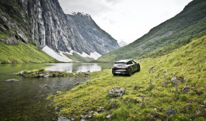 De ruta por Malasia, Noruega y Alemania a bordo de Porsche