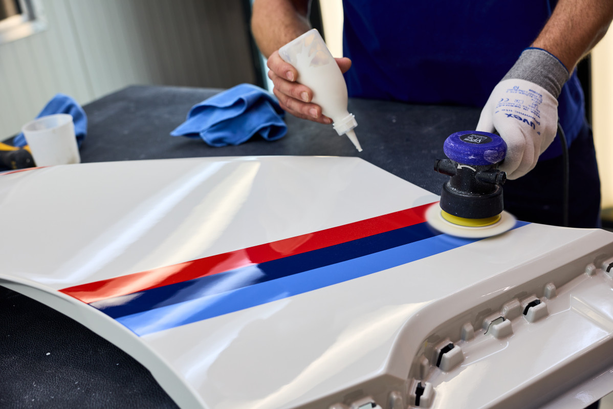 El proceso artesanal de pintado del exclusivo BMW 3.0 CSL  (12)