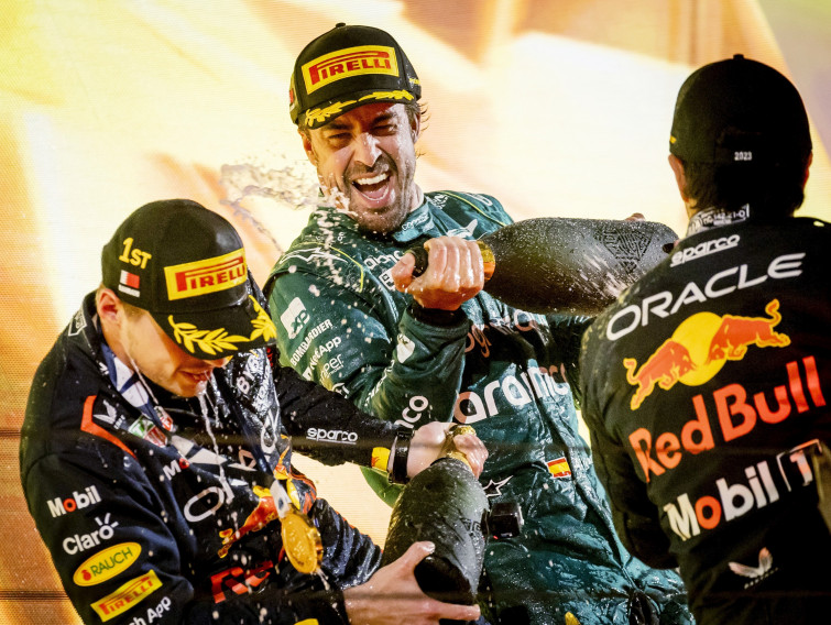 ​Alonso sube al podio tras su carrerón de Bahrein, marcado por el dominio de los Red Bull