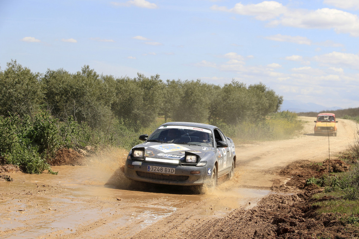 Arranca la novena ediciu00f3n del Spain Classic Raid con mu00e1s de 140 coches clu00e1sicos recorriendo Espau00f1a (1)