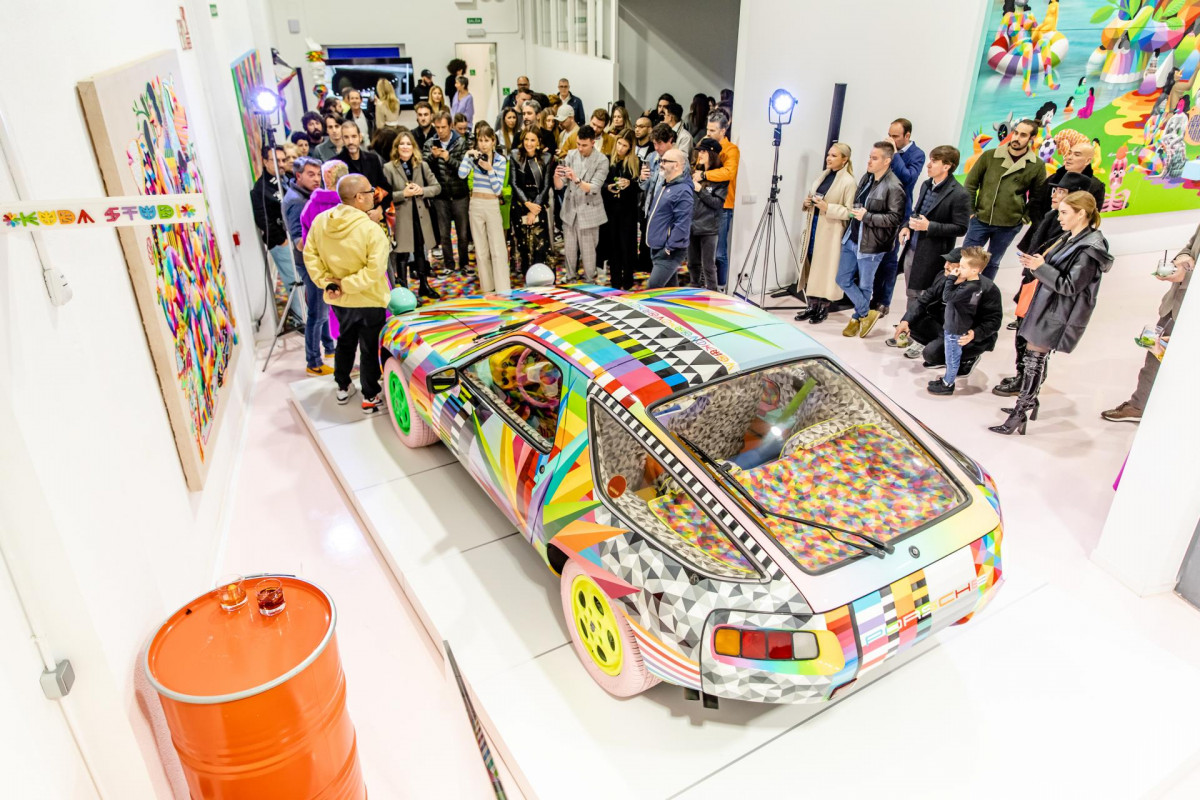 Okuda San Miguel convierte un Porsche 928 en una obra de arte (7)