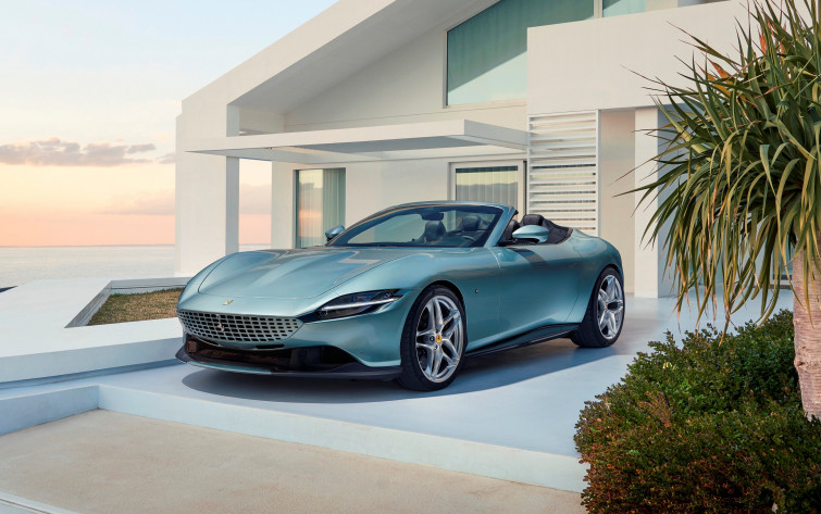 Ferrari presenta el Roma Spider en un palacio marroquí
