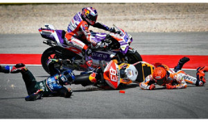​MOTOGP. El accidente provocado por Marc Márquez no empañó el doblete de Bagnaia en Portugal