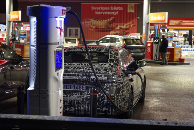 El ​BMW i5 supera las pruebas de resistencia invernal