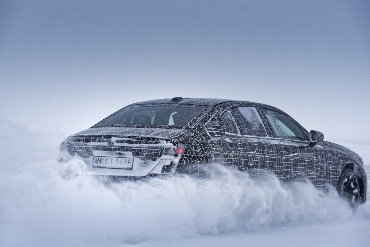 El BMW i5 supera las pruebas de resistencia invernal  (10)