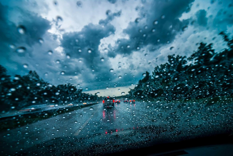 Las intensas lluvias amenazan el dispositivo de tráfico del final del verano