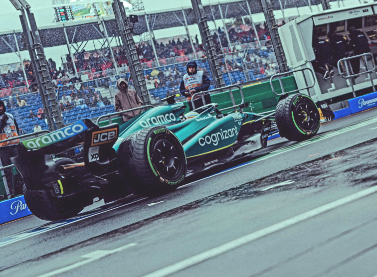 ​Alonso lideró en Australia la segunda sesión de libres, marcada por la lluvia.