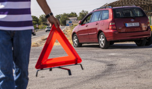 ​La DGT estudia eliminar la obligatoriedad de señalizar con triángulos en autopista y autovía por los atropellos