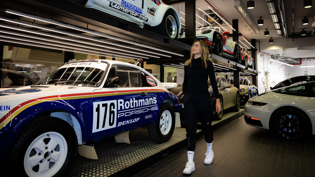 La tenista Paula Badosa visita el museo Porsche (3)