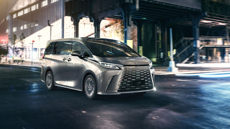 ​Lexus nos sorprende con el LM, un monovolumen de lujo con el confort de una limusina