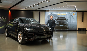 Jorge Lorenzo ya conduce su Lamborghini Urus