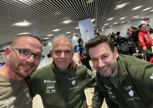 Emotiva despedida de Vallejo a Tomico, su coequipier en el Dakar, fallecido ayer tras un accidente de rallye