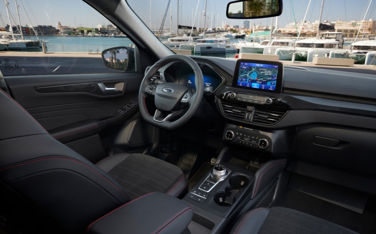 Ford lanza el Kuga Graphite Tech Edition, un SUV de alto rendimiento y diseño llamativo (2)