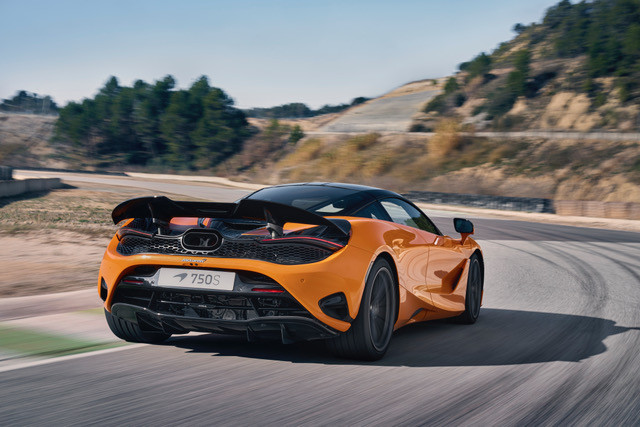 El McLaren 750S, sucesor del 720S, llega más ligero y potente
