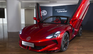 El Cyberster de MG, el primer roadster eléctrico del mercado, hace su primera aparición en Europa