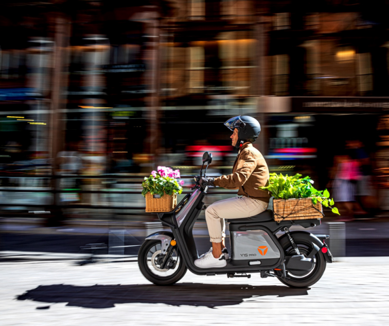 Más de 100.000 motos eléctricas ruedan por España