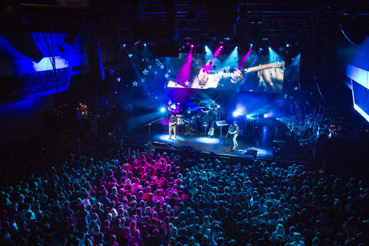 Coldplay y BMW unen fuerzas para una gira ecológica alimentada por baterías recicladas (1)