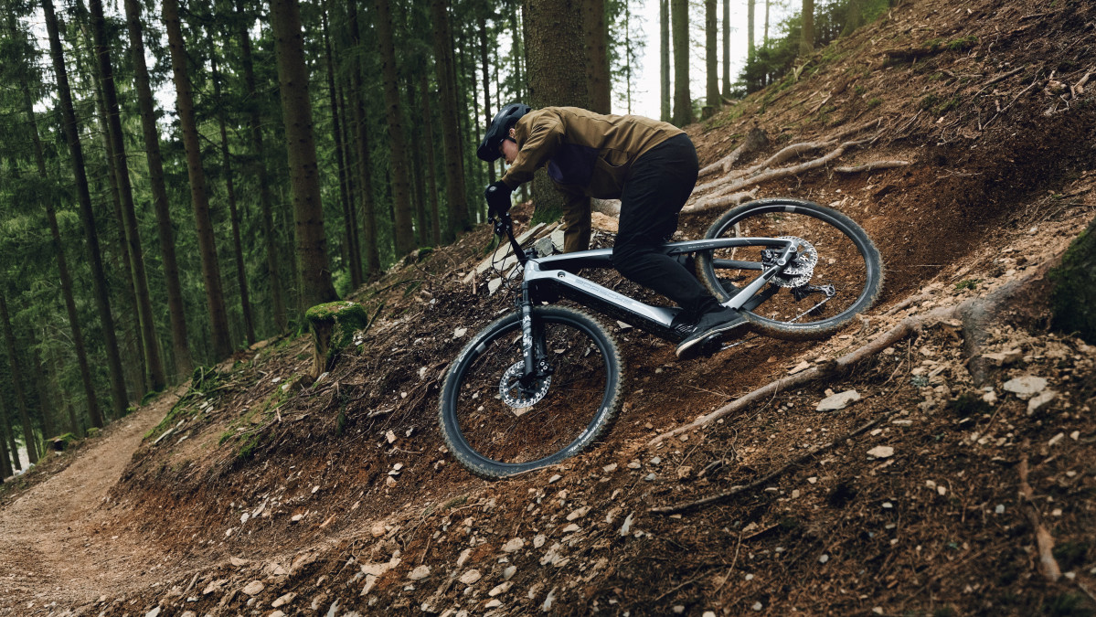 Porsche presenta dos nuevas eBikes para carretera y off road (2)