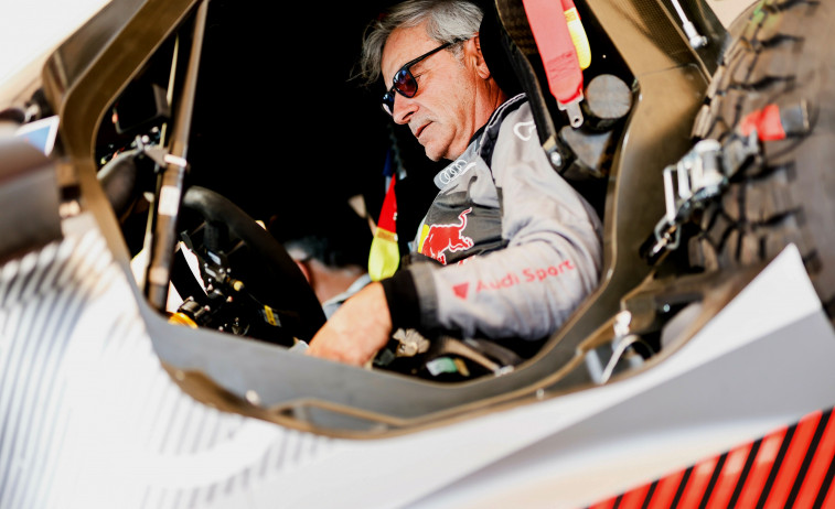 Sainz se pone de nuevo a los mandos del Audi RS Q e-tron para preparar el Dakar 2024