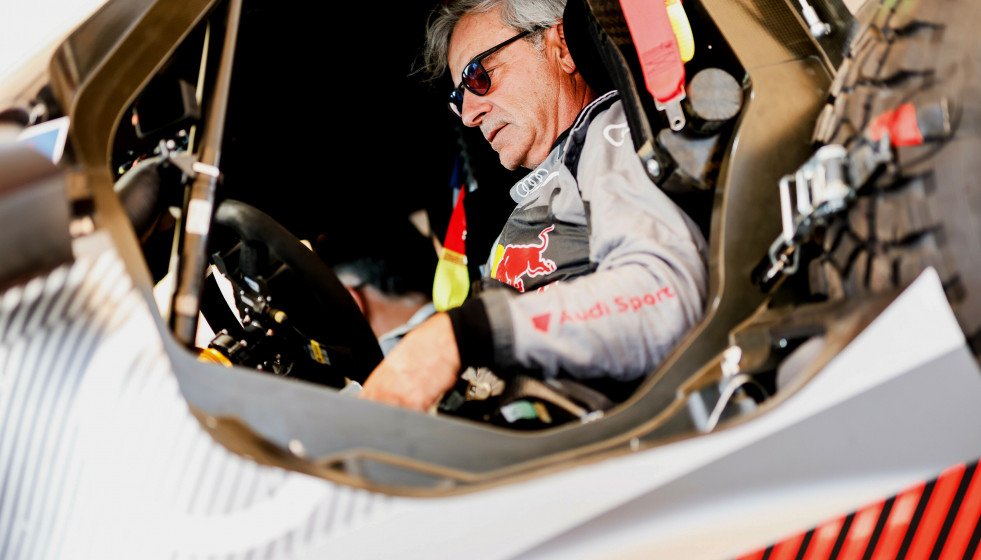 Sainz se pone de nuevo a los mandos del Audi RS Q e-tron para preparar el Dakar 2024