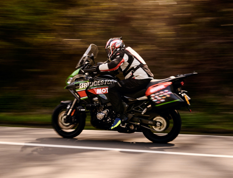 Thierry Sarasyn establece un nuevo récord mundial con neumático Bridgestone Battlax T32