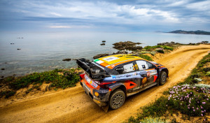 ​WRC. Hyundai da un paso al frente con el triunfo de Neuville en Cerdeña