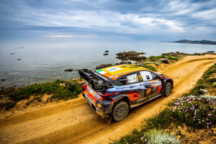 ​WRC. Hyundai da un paso al frente con el triunfo de Neuville en Cerdeña