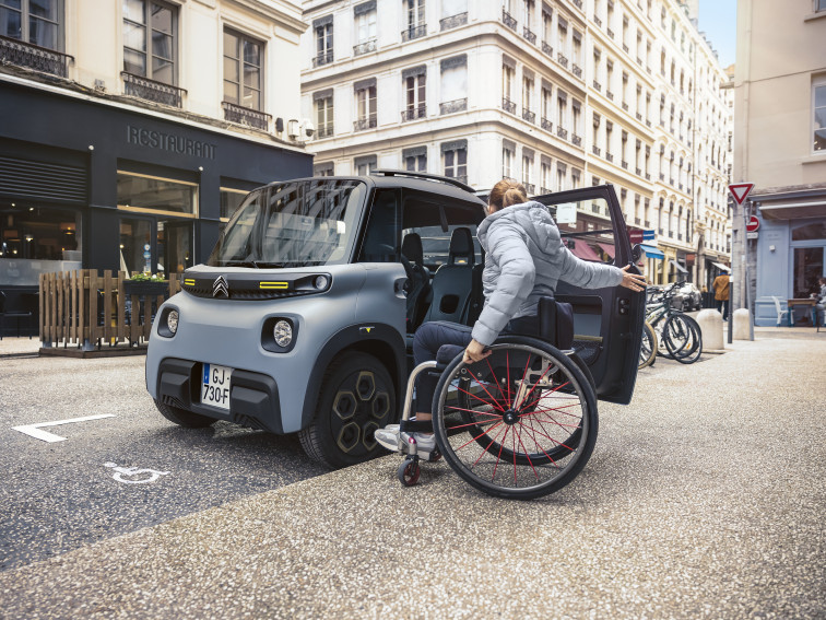 Citroen presenta el 'Ami for All', un vehículo diseñado para personas en silla de ruedas
