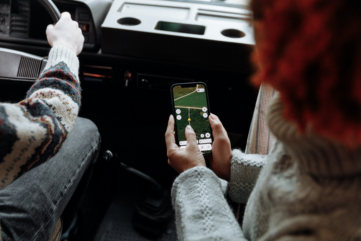 Aplicaciones móvil coche app viajar navegador (1)