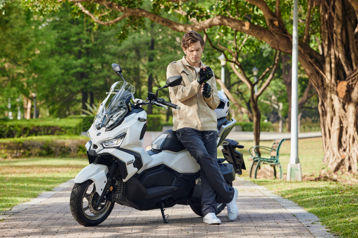 SYM lanza el nuevo scooter ADX 125 Crossover  (8)