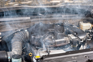 Estos 7 hábitos de conducción podrían dañar tu coche