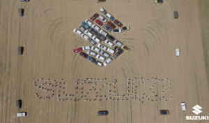 Suzuki Ibérica crea la 'S' más grande del mundo en su vigésimo aniversario