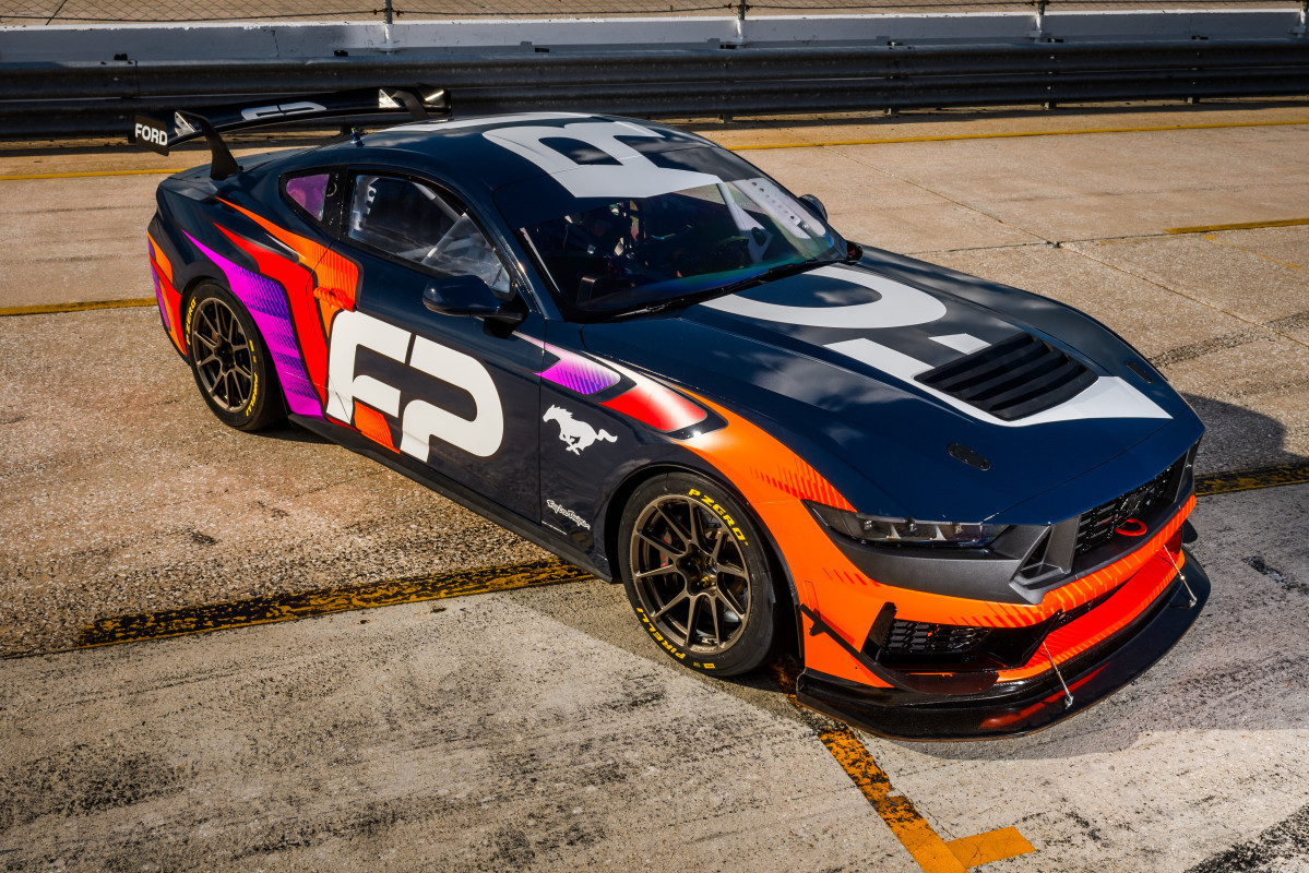 Ford Mustang GT4 debuta en las CrowdStrike 24 Horas de Spa (2)