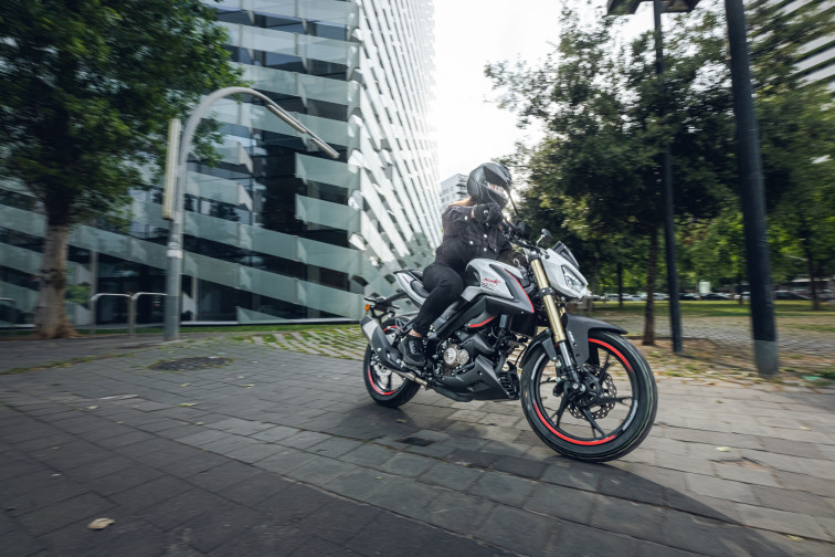 La naked SRK 125, nueva apuesta de QJ Motor para el mercado de 125